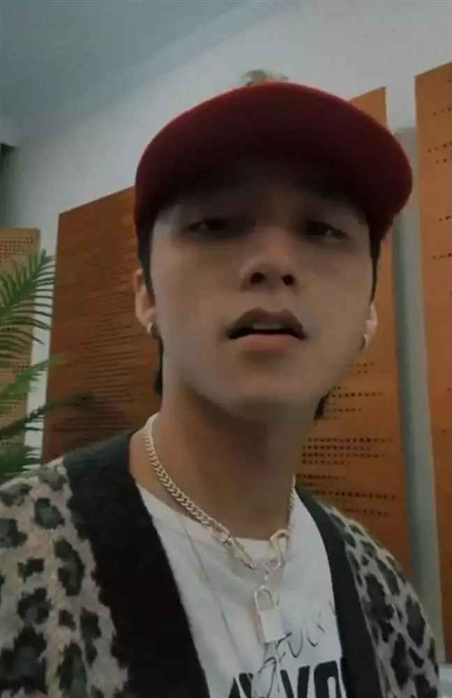 Đến ngày 5/5, Bộ Văn hóa, Thể thao và Du lịch đã ra quyết định xử phạt Sơn Tùng 70 triệu đồng (căn cứ khoản 3 Điều 13 Nghị định 38/2021/NĐ-CP xử phạt vi phạm hành chính trong lĩnh vực văn hóa và quảng cáo).