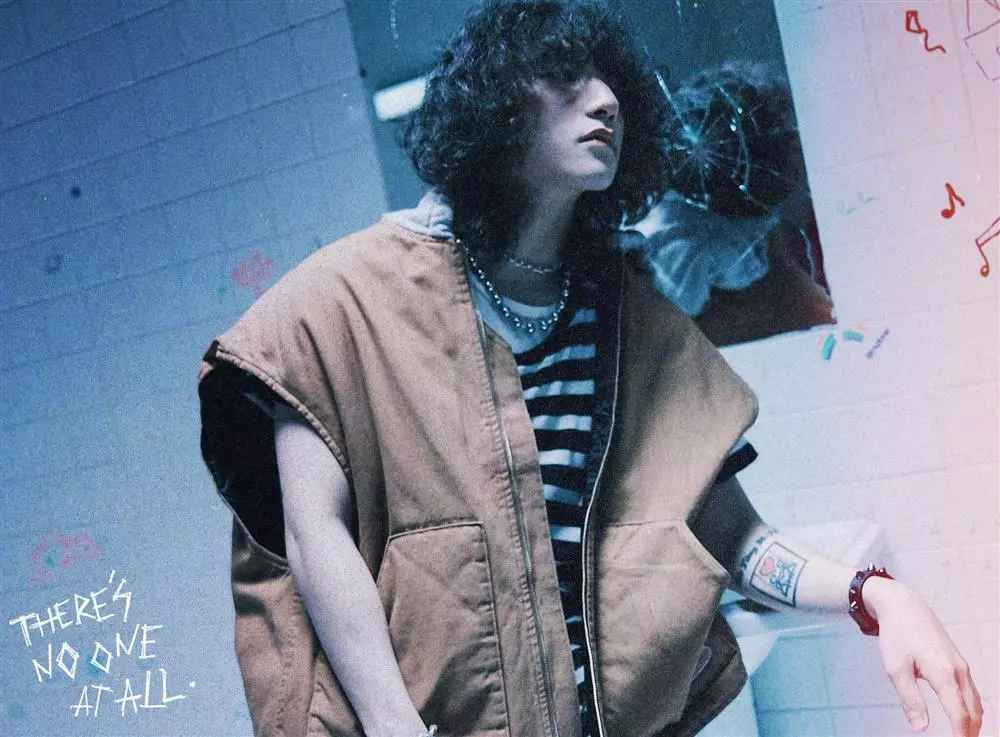 Đây cũng là động thái đầu tiên của Hải Tú khi công ty chủ quản vướng loạt lùm xùm. Nhiều người cũng tò mò về việc khi nào 9X mới quay trở lại showbiz.