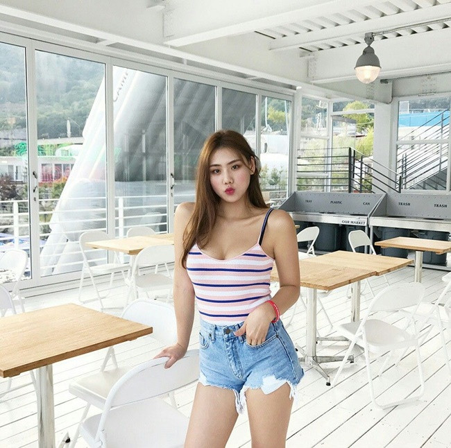 Không còn nét đẹp tròn trĩnh "lệch chuẩn" tuy nhiên, Jeon Bo Ram vẫn được đánh giá là gợi cảm.