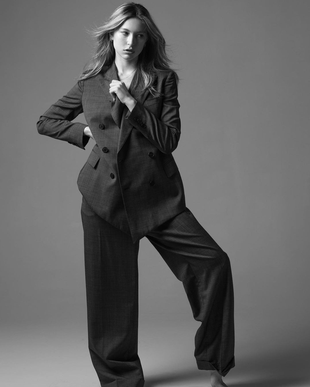 Steve Jobs cũng từng nhận xét con gái là một cô gái có ý chí mạnh mẽ, thông minh.