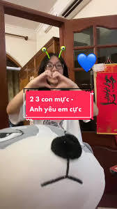 Một số khác lại hưởng ứng trào lưu bằng cách gieo vần thơ 4 chữ sao cho hợp với câu mở đầu “2, 3 con mực”.