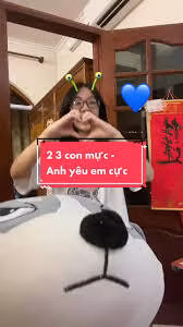 Một số khác lại hưởng ứng trào lưu bằng cách gieo vần thơ 4 chữ sao cho hợp với câu mở đầu “2, 3 con mực”.