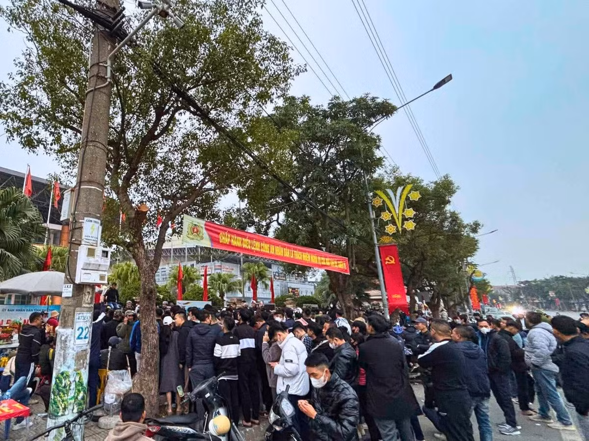 Chỉ sau 15 phút mở bán, số lượng vé bán trực tuyến trận bán kết AFF Cup 2024 trên sân nhà của ĐT Việt Nam đã hết.