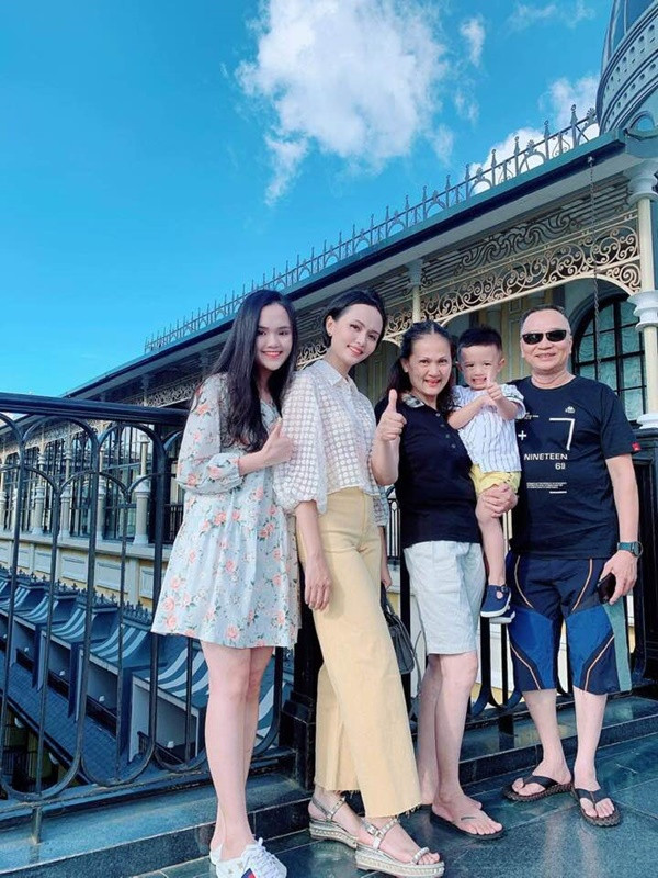 Ông Nguyễn Giang Đông (hay còn được gọi với biệt danh Đông "vàng") là một trong những đại gia đầy tâm huyết với nền bóng đá Việt Nam. Ông từng đảm nhiệm vai trò chủ tịch CLB bóng đá Hà Nội, sau đó là CLB bóng đá Sài Gòn FC.