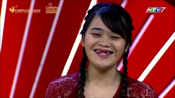 Thời điểm ấy, Ngân Thảo để lại ấn tượng sâu đậm trong lòng khán giả với vẻ ngoài mộc mạc, chân chất, đặc biệt là hàm răng khuyết 9 cái. Chia sẻ trong chương trình về ngoại hình đặc biệt của mình, cô cho biết bản thân đã mất 9 cái răng ở hàm trên do bị viêm và phải cắt bỏ cầu răng nhưng không có tiền để sửa.