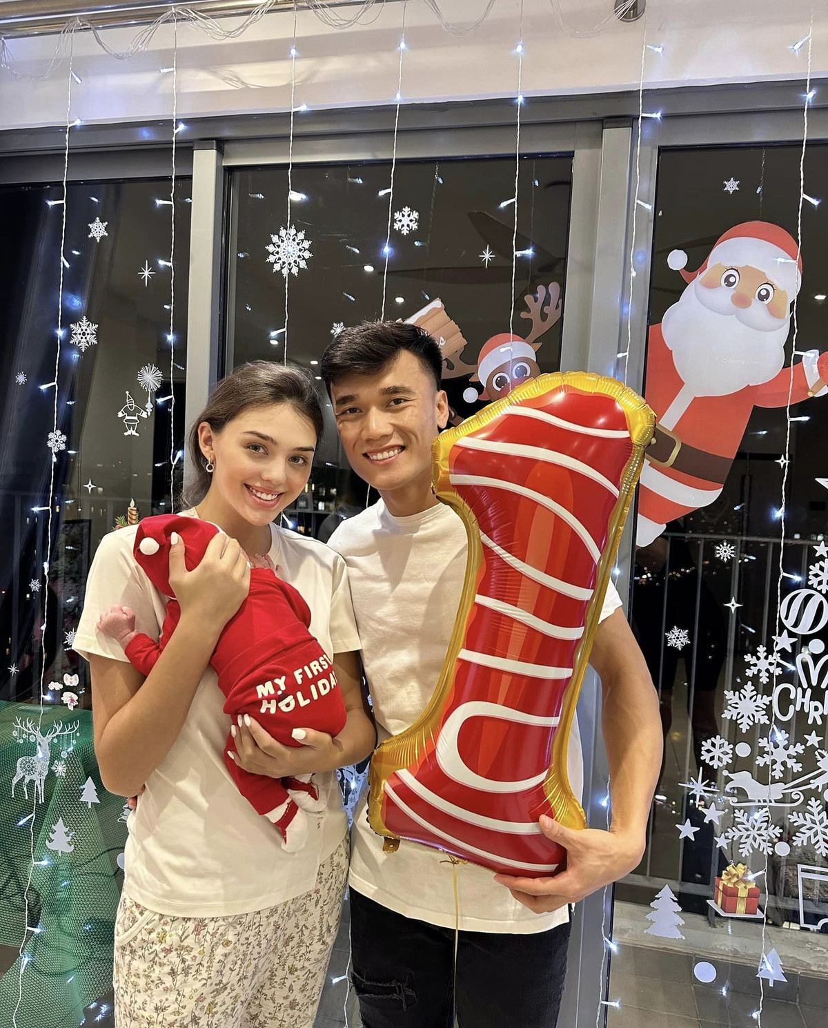 Thời gian tiếp xúc với Tiến Dũng chưa lâu, cô bé tỏ ra rất yêu quý và quấn quýt anh rể.