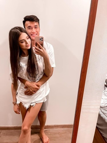 Bé Milashka là em út trong nhà nên được vợ Bùi Tiến Dũng rấy cưng chiều.