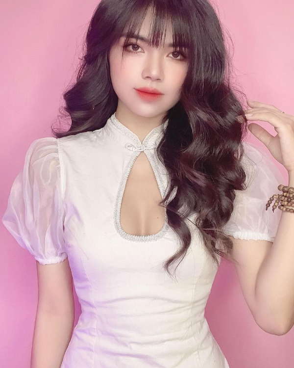 Ngoài ra trong story mới đây, khi được fans hỏi về những mẫu người con trai lý tưởng thì Mai Dora cũng trả lời đầy bất ngờ.