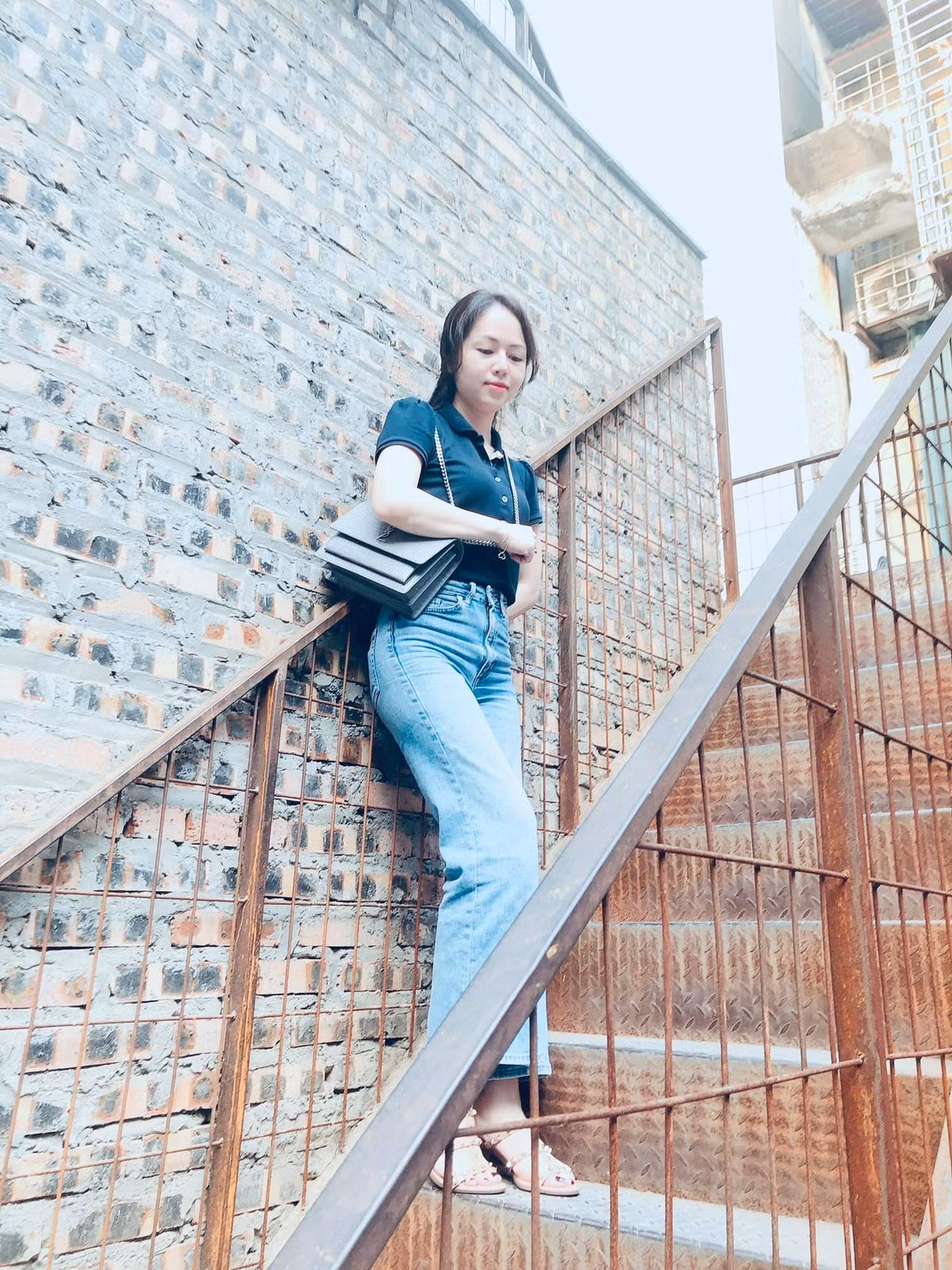 Khi biết được profile xịn xò của Thư Hiền, nhiều khán giả truyền hình nể trước trình độ và vốn kiến thức của nữ BTV này.