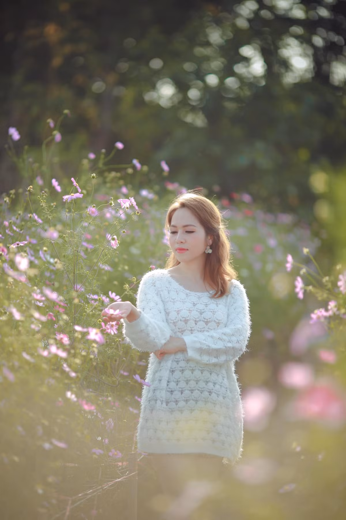 BTV Thư Hiền từng gây sốt mạng xã hội với màn cà khịa "ngồi Mercedes đi một vòng Hà Nội" giữa lùm xùm tình cảm của Quang Hải.