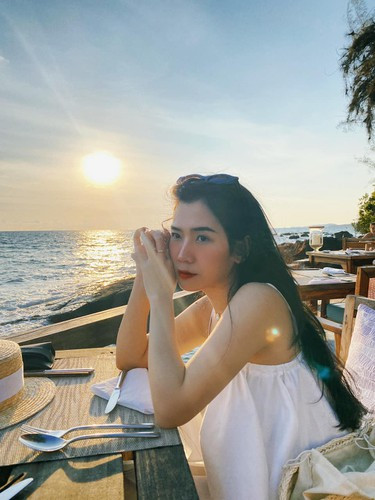 Bên cạnh đó, Chù Disturbia cũng tiết lộ gu bạn trai của cô đã đổi từ lớn tuổi hơn thành tính cách chững chạc hơn, còn tuổi tác không ảnh hưởng nhiều lắm.