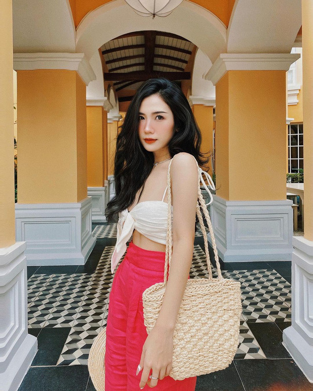 Là một trong những hot girl Sài thành nổi đình nổi đám từ năm 2010, Chù Disturbia thu hút không chỉ nhờ vào việc sở hữu nhan sắc vô cùng xinh đẹp mà còn có body nóng bỏng.