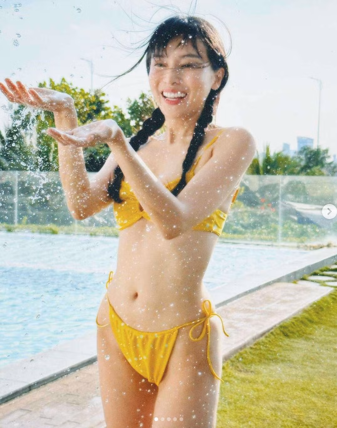 Cao Thái Hà từng khoe body "rực rỡ" trong bộ bikini chào hè.