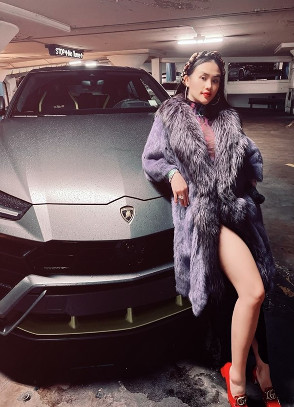 Thay vì lựa chọn tham gia showbiz, quản lý cũ hot girl bà Tưng đã nỗ lực và từng bước đạt được những thành công ấn tượng trên con đường sự nghiệp, chinh phục “Giấc mơ Mỹ” mà có lẽ hầu hết mọi người chỉ dám mơ.