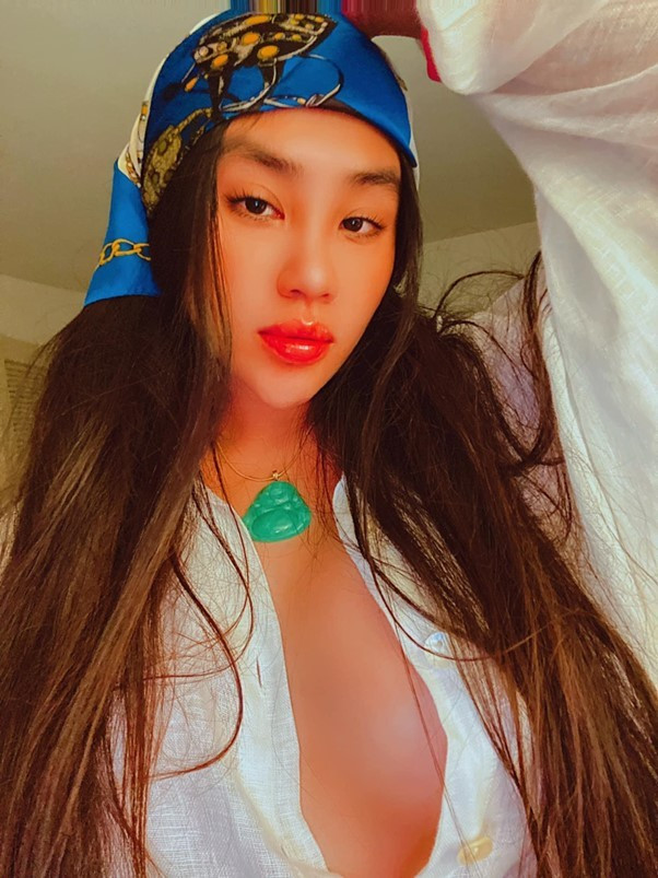 Những ngày gần đây, sau khi thông tin về học vấn của Huyền Trang được tiết lộ đã làm không ít người bất ngờ.