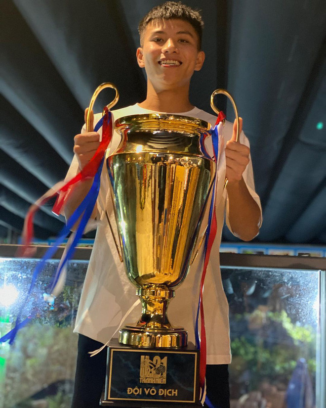 Thanh Bình sở hữu chiều cao 1m83, nặng 78kg. Thể hình tương đối lý tưởng giúp cầu thủ trung vệ này chiếm ưu thế trong những tình huống không chiến hay các pha tranh chấp một kèm một với ngay cả các đối thủ sừng sỏ.