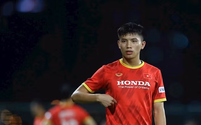 Thanh Bình ít khi cập nhật trang cá nhân và cũng hiếm khi chia sẻ những hình ảnh đời thường của mình, nếu có đăng sẽ chỉ là hình ảnh trên sân cỏ.