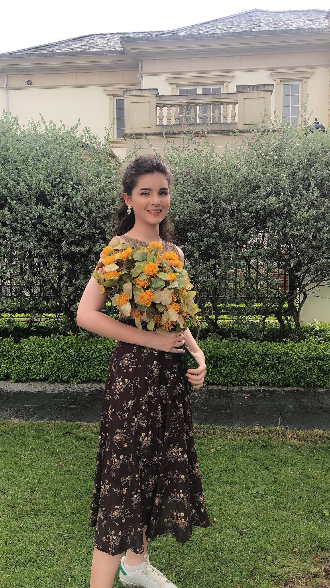 Hiện tại, ngoài thời gian học tập Ngọc Hằng nhận thêm công việc làm mẫu ảnh và cô cho biết muốn trở thành một người mẫu chuyên nghiệp trong tương lai.