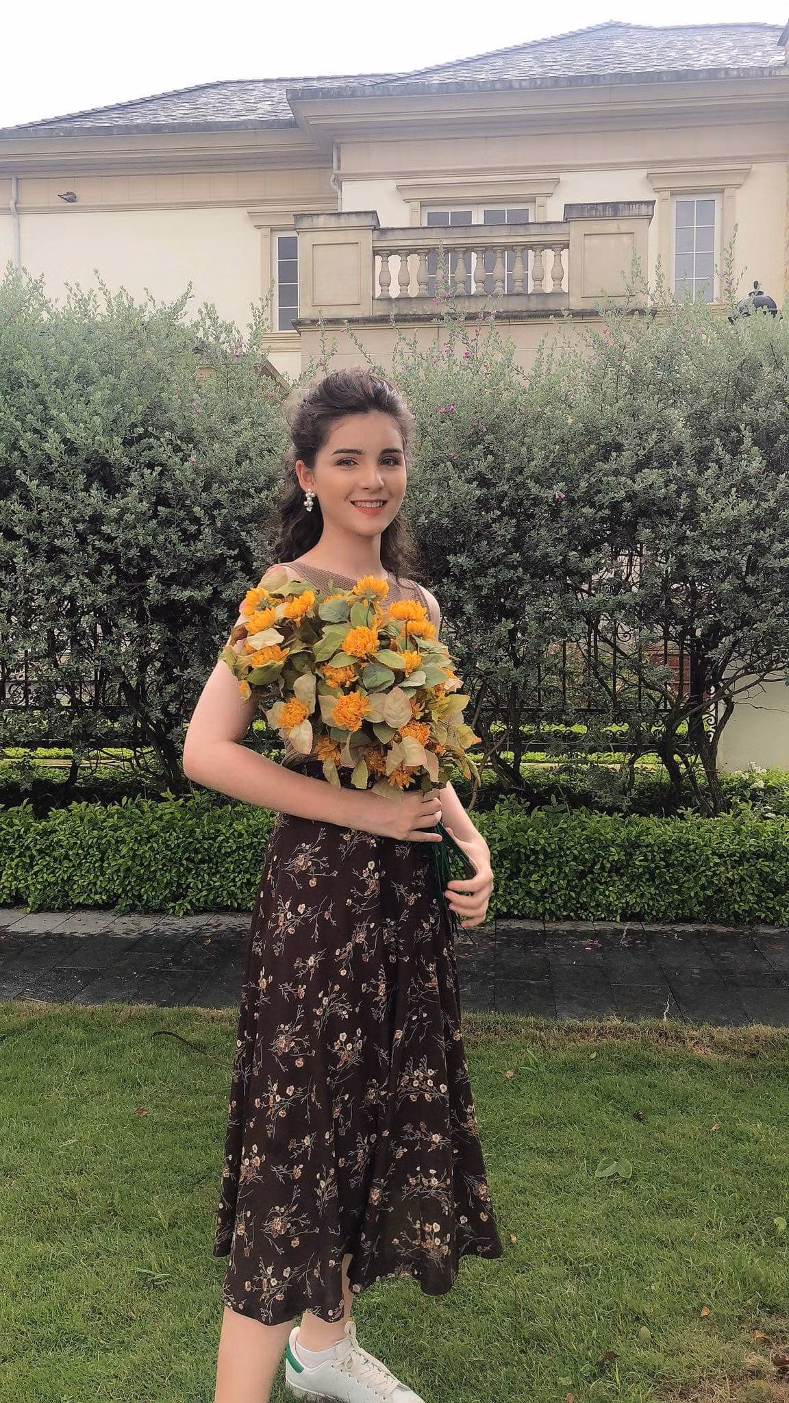 Hiện tại, ngoài thời gian học tập Ngọc Hằng nhận thêm công việc làm mẫu ảnh và cô cho biết muốn trở thành một người mẫu chuyên nghiệp trong tương lai.