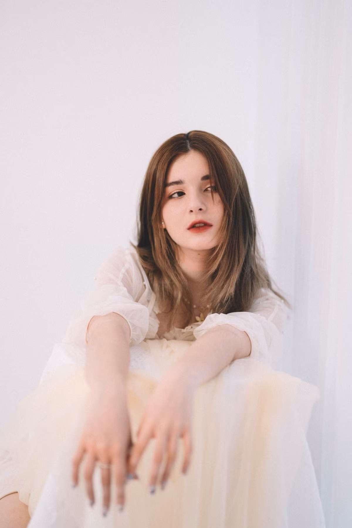 Tuy nhiên, đến năm 2016 do phải tập trung hơn vào việc học, Ngọc Hằng tạm dừng việc học khiêu vũ lại.