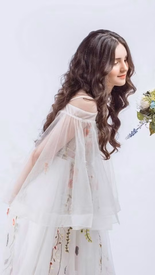 Năm 2015, Ngọc Hằng giành huy chương vàng nội dung cá nhân tại Giải Khiêu vũ thể thao các CLB tỉnh Quảng Ninh mở rộng. Người có ảnh hưởng lớn đến nữ sinh này chính là nữ kiện tướng dance sport Khánh Thi.