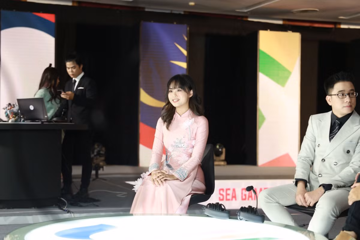 Ở nội dung Liên minh huyền thoại nằm trong bộ môn Esport: Tốc chiến thi đấu vào ngày 13/5, MC Minh Nghi đã xuất hiện trong vai trò Host/MC của giải đấu.