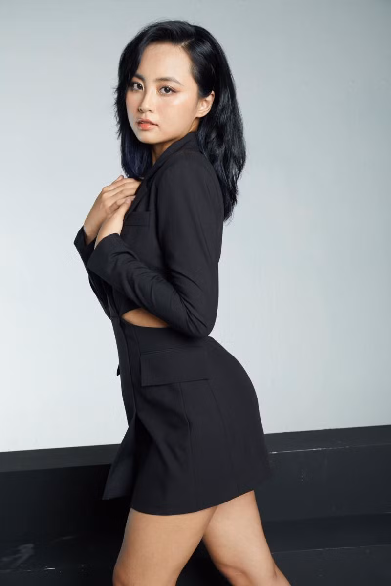 Với phong thái tự tin và nụ cười rạng rỡ, Minh Nghi nhanh chóng chiếm được cảm tình của khán giả có mặt tại sự kiện.