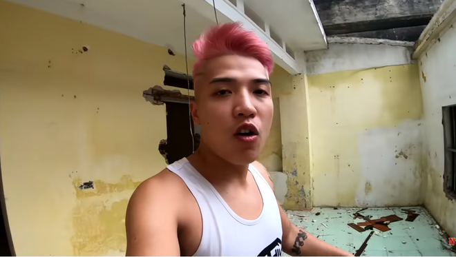 Trước đó, NTN cũng từng bị dân mạng chỉ trích bởi màn ăn mì trong bồn cầu.