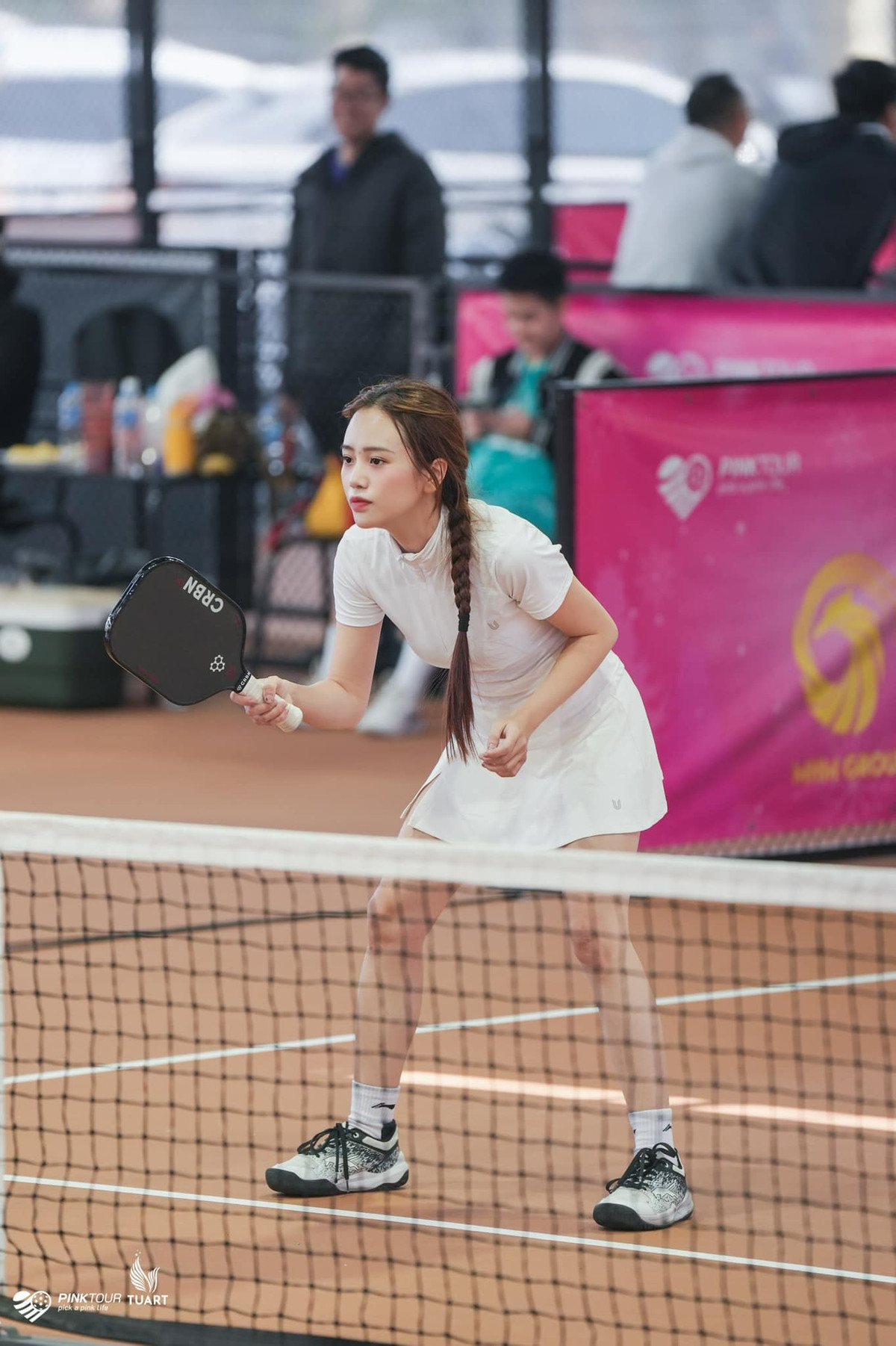 Khi fan hỏi chuyện rằng, dạo này không thấy Mai Linh chơi game như trước thì nữ streamer trả lời có phần "phũ": "Thích chơi thể thao hơn chơi game rồi". Đáp án cho thấy, fan nam muốn gặp cô trên sóng sẽ không còn được thường xuyên như trước.