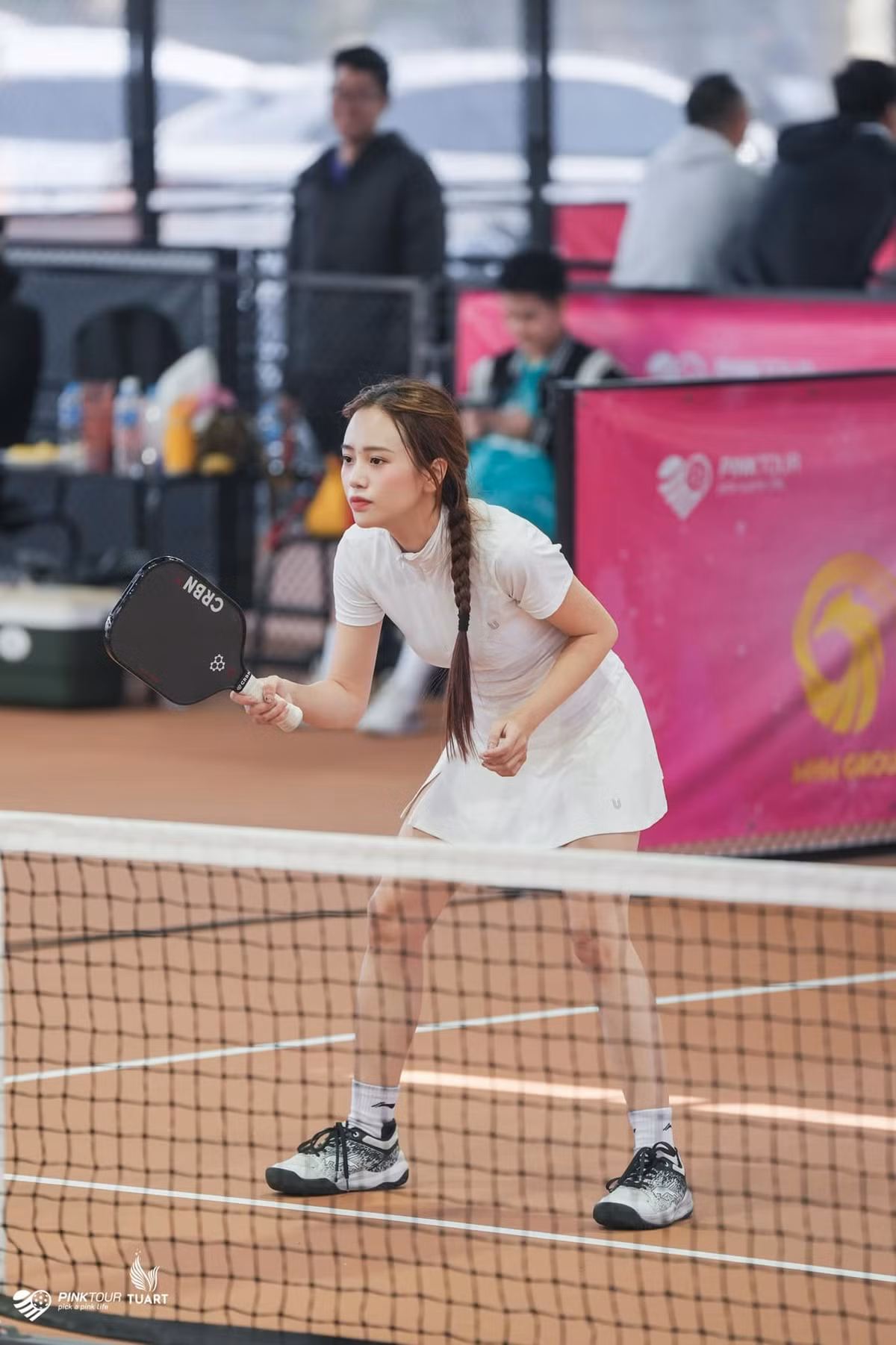 Khi fan hỏi chuyện rằng, dạo này không thấy Mai Linh chơi game như trước thì nữ streamer trả lời có phần "phũ": "Thích chơi thể thao hơn chơi game rồi". Đáp án cho thấy, fan nam muốn gặp cô trên sóng sẽ không còn được thường xuyên như trước.