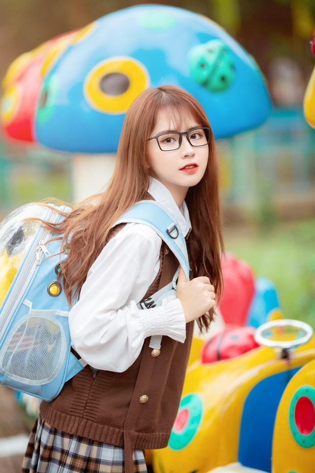 Nhiều người nhận xét Thu Hương giống với gái Hàn Quốc, hay nhiều khi là giống với nữ sinh Nhật Bản. “Chắc có lẽ xuất phát từ cách ăn mặc hàng ngày của mình. Mình hay mặc những chân váy xếp li, áo sơ mi, kết hợp với phụ kiện như balo hay kính. Mình luôn ưu tiên sự thoải mái và lịch sự. Đồng thời mình cũng chỉ nhận làm mẫu cho những bộ ảnh mà mình thấy phù hợp với hình ảnh mà mình đang hướng đến”.