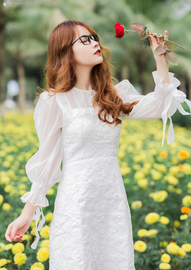 Có lẽ ngưỡng cửa Đại học đã thay đổi mình rất nhiều. Đặc biệt Báo chí là môi trường hết sức năng động và hiện đại, mình được tiếp xúc với những thầy cô nhiệt tình, tâm huyết, những anh chị, những người bạn thân thiện và giỏi. Đây chính là môi trường phù hợp để rèn luyện bản thân.” Thu Hương cho biết.