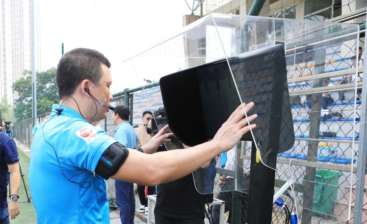 Can canh trong tai Viet lan dau hoc van hanh cong nghe VAR