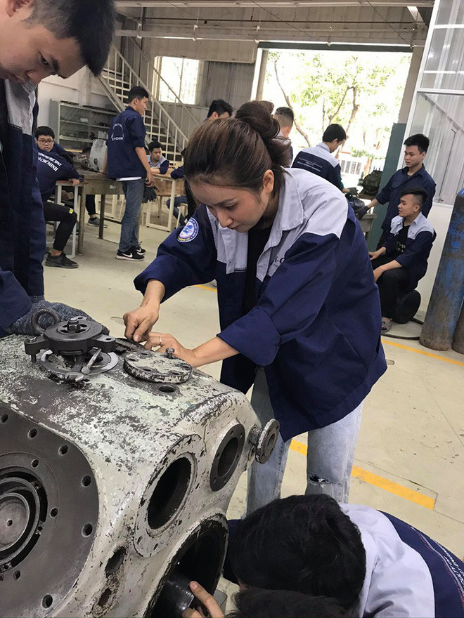 Mới đây cô bạn có tên Lê Mỹ Phượng, sinh viên năm 3 ngành công nghệ kỹ thuật Nhiệt, Khoa Cơ Khí Động Lực, trường Đại học Sư phạm Kỹ thuật TP HCM là một điển hình.