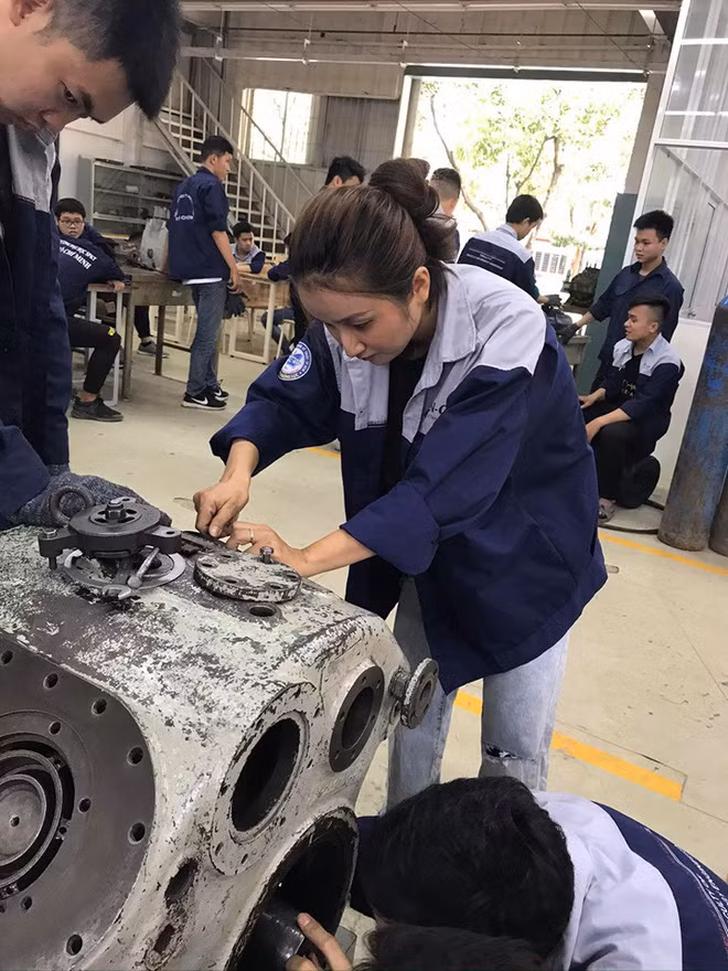 Mới đây cô bạn có tên Lê Mỹ Phượng, sinh viên năm 3 ngành công nghệ kỹ thuật Nhiệt, Khoa Cơ Khí Động Lực, trường Đại học Sư phạm Kỹ thuật TP HCM là một điển hình.