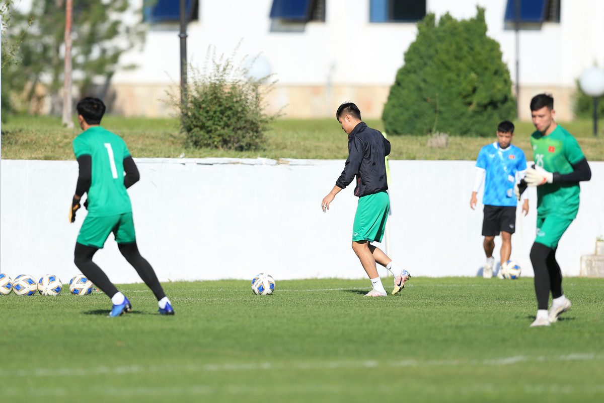 Gần như chắc chắn với chấn thương gặp phải, Văn Toản sẽ vắng mặt ở hai trận còn lại của U23 Việt Nam.