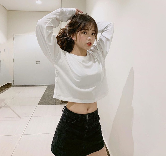 Thanh Thủy là người mẫu ảnh nổi tiếng trên mạng xã hội từ năm 2017 với gần 300.000 follower. hot girl này từng là sinh viên trường Cao đẳng Dược.