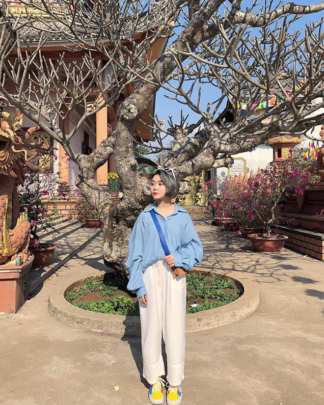 Ngô Gia Nghi (sinh năm 1998, quê Pleiku), tuy không hoạt động nghệ thuật nhưng cô bạn vẫn sở hữu trang cá nhân với hơn 80.000 người theo dõi.