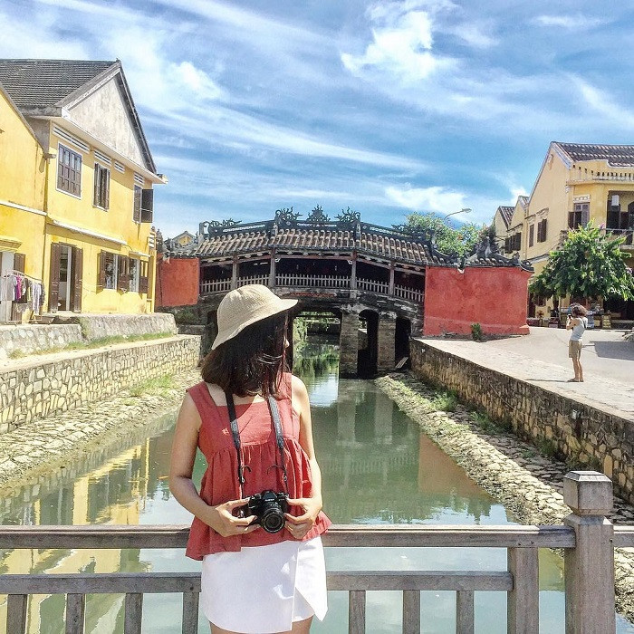 Chùa Cầu Hội An nằm tại đường Nguyễn Thị Minh Khai, P. Minh Khai, phố cổ Hội An. Bất cứ ai đến với địa danh này đều ấn tượng bởi vẻ uy nghi như minh chứng cho lịch sử. Đồng thời, chất chứa trong đó niềm tin, hi vọng của người dân nơi đây.