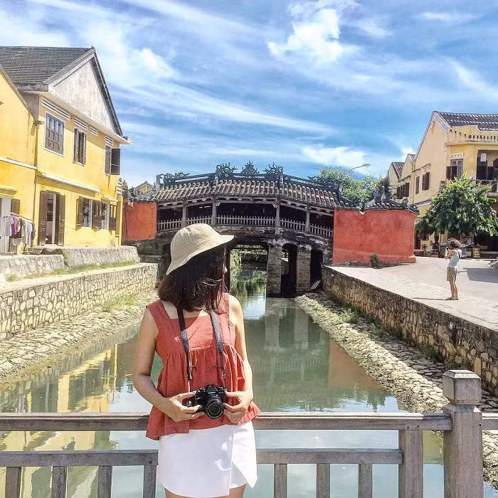 Chùa Cầu Hội An nằm tại đường Nguyễn Thị Minh Khai, P. Minh Khai, phố cổ Hội An. Bất cứ ai đến với địa danh này đều ấn tượng bởi vẻ uy nghi như minh chứng cho lịch sử. Đồng thời, chất chứa trong đó niềm tin, hi vọng của người dân nơi đây.