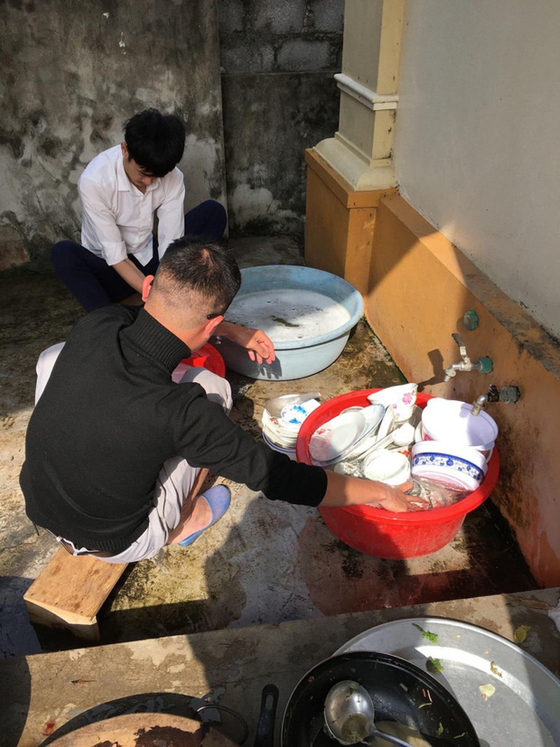 Bên cạnh đó, nhiều chị em không quên tag người yêu hay chồng vào để "dằn mặt".