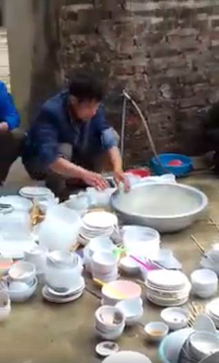 Thậm chí, hội chị em còn không ngần ngại nhận là chồng, người yêu và mong rằng sẽ tìm được bạn trai chăm chỉ, chịu khó như thế này.