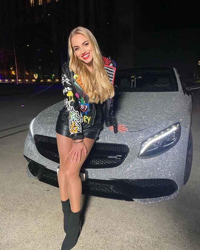 Nữ cầu thủ thần tượng Cristiano Ronaldo và Luka Modric. Cô luôn thi đấu ở vị trí tiền đạo vì yêu thích cảm giác ghi bàn.