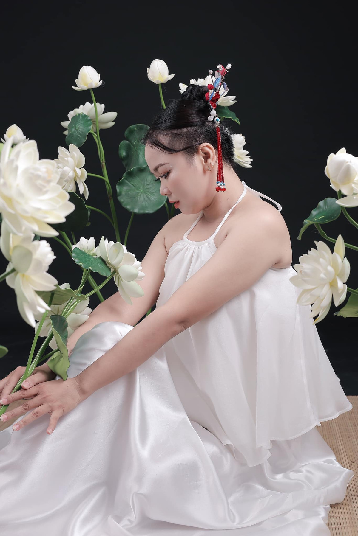 "Cô hai báo" trong hình ảnh mới nhất sở hữu ngoại hình thon gọn, trang điểm cực kỳ "bánh bèo".