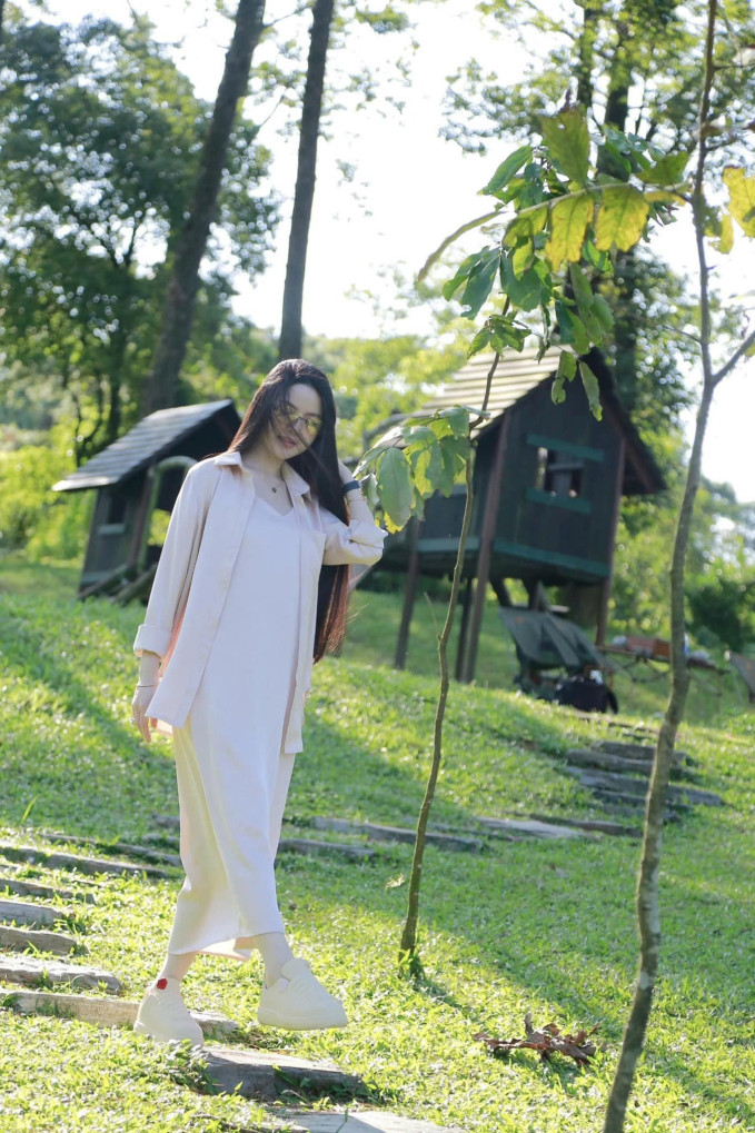 Sau sinh con 2 tháng, nàng thơ của Quang Hải tái thẩm mỹ đôi môi và nhận được lời khen của dân mạng vì thăng hạng nhan sắc