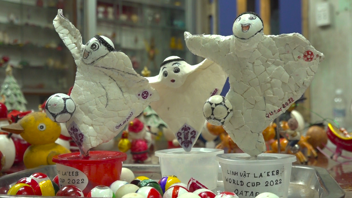 “Chúng tôi khuyến khích mọi người phát huy trí tưởng tượng về nhân vật. Chắc chắn rằng người hâm mộ trên khắp thế giới sẽ yêu quý linh vật tinh nghịch và vui vẻ này. La'eeb giữ vai trò quan trọng vì chúng tôi muốn thu hút cả những người hâm mộ lớn tuổi và nhỏ tuổi cùng đến và trải nghiệp giải đấu ở Qatar", ông Khalid Ali Al Mawlawi chia sẻ thêm.