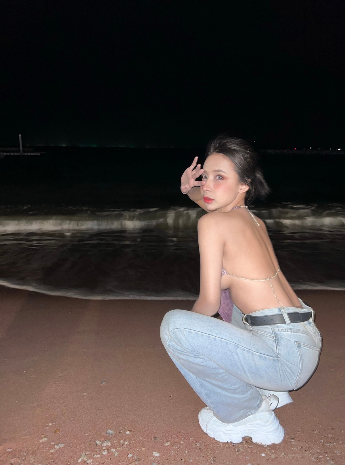 Nguyên nhân của việc này không gì ngoài những hành vi thiếu chuẩn mực mà cô nàng cố tình phô ra trước mắt công chúng.