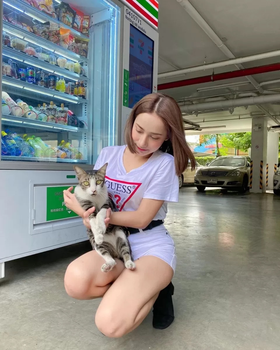 Giờ đây, hàng loạt những bài đăng chê bai nhân cách, lối sống của Moss đang tràn ngập trên MXH.