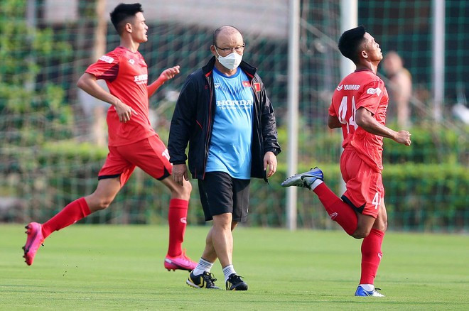 Câu chuyện người cũ, người mới tại đội tuyển Việt Nam vẫn là chủ đề được bàn tán nhưng sự lựa chọn là của HLV Park Hang Seo và chắc chắn ông biết mình phải làm gì.