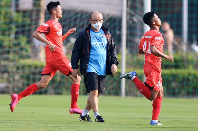 Câu chuyện người cũ, người mới tại đội tuyển Việt Nam vẫn là chủ đề được bàn tán nhưng sự lựa chọn là của HLV Park Hang Seo và chắc chắn ông biết mình phải làm gì.